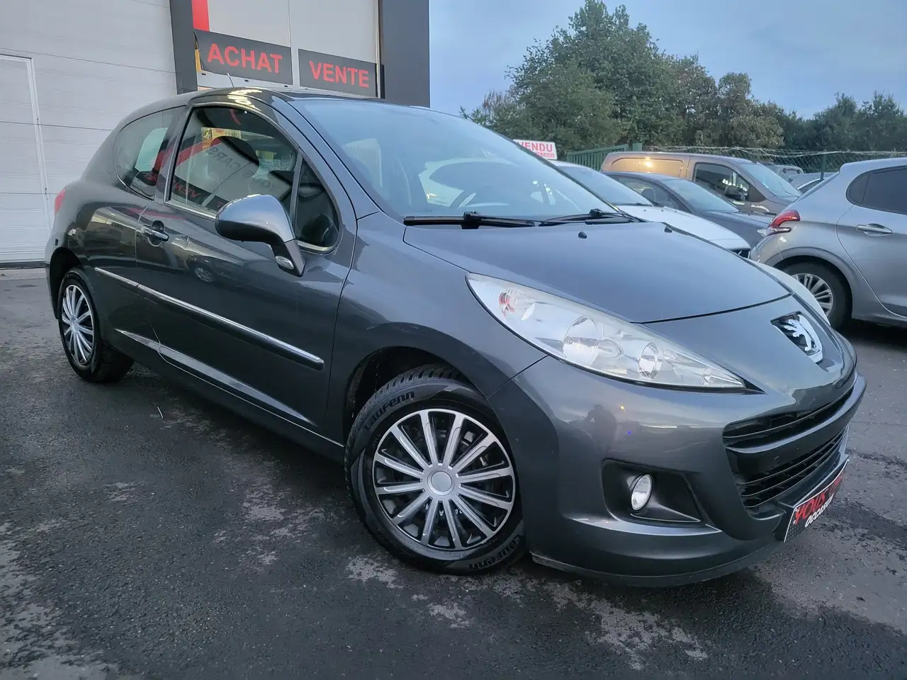 Peugeot 207 1.4e 75ch Exécutive — photo 1 of 15