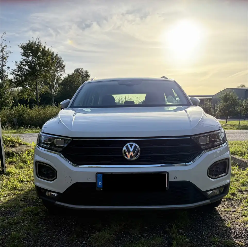 Volkswagen T-Roc 1.5 TSI ACT DSG Sport — photo 1 of 16
