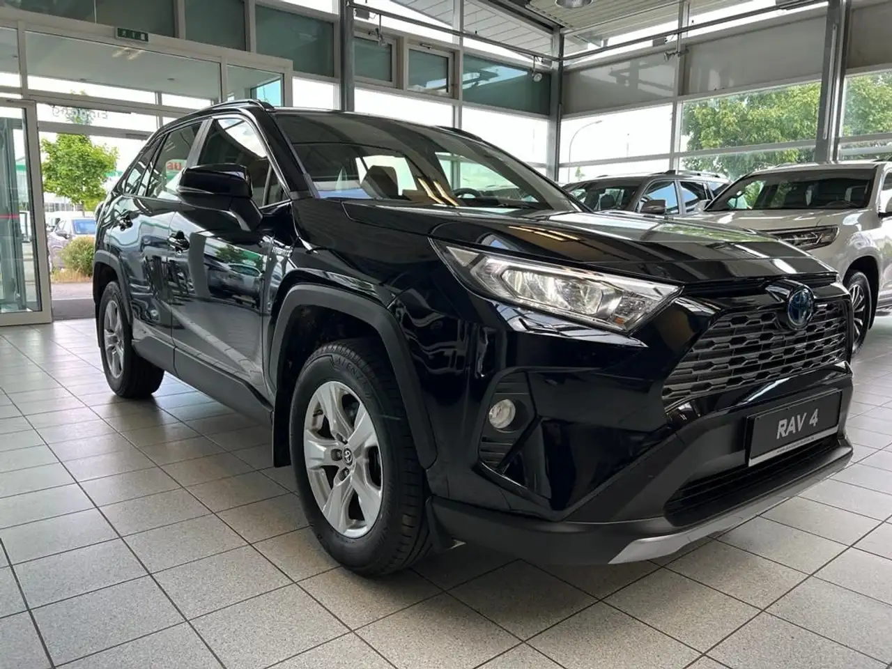 Toyota RAV 4 Hybrid 4x4 Comfort — photo 1 of 15