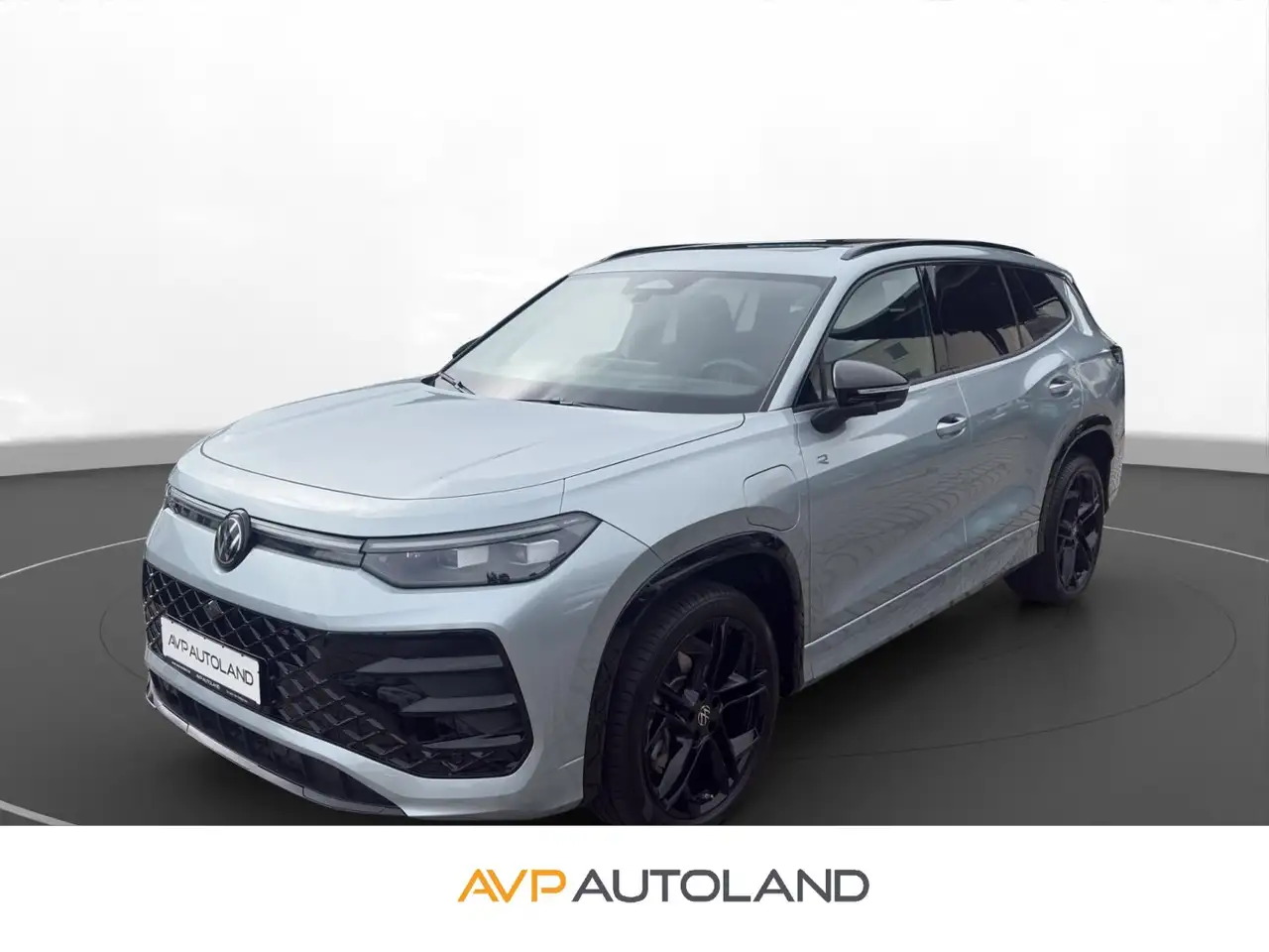 Volkswagen Tayron 1.5 TSI DSG eHybrid R-Line BLACK STYLE — photo 1 of 15