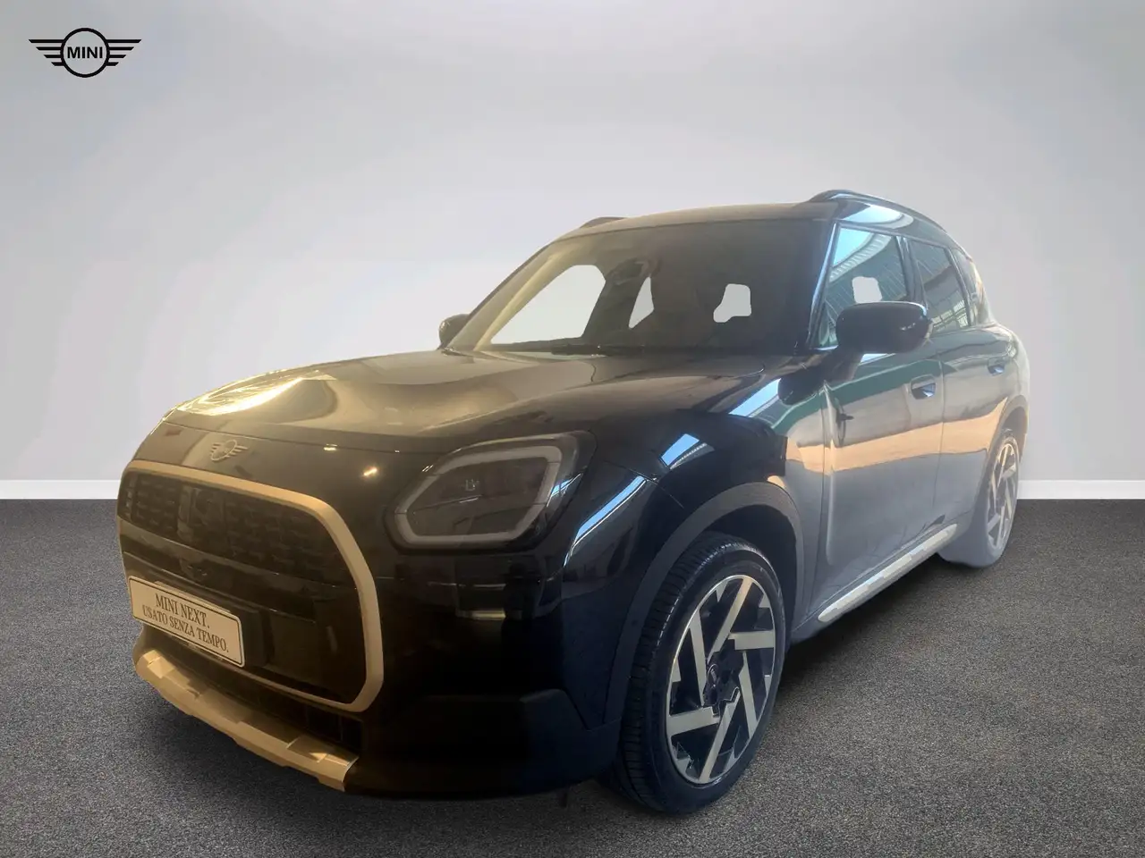 MINI Countryman D Favoured — photo 1 of 17