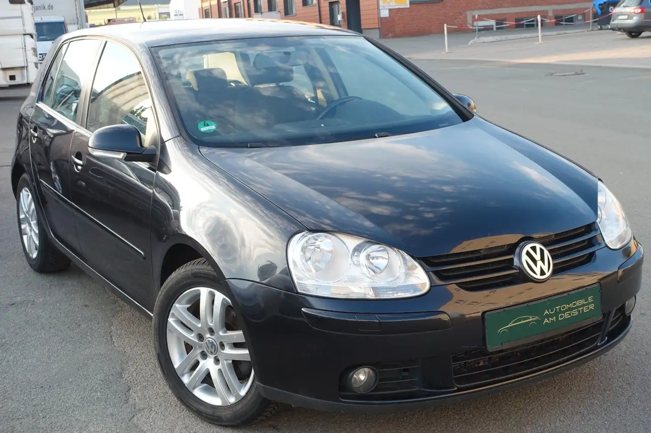 Volkswagen Golf V Lim. Tour 2.0TDI*140PS*AHK*PDC*SHZ*TEMPOM — photo 1 of 25