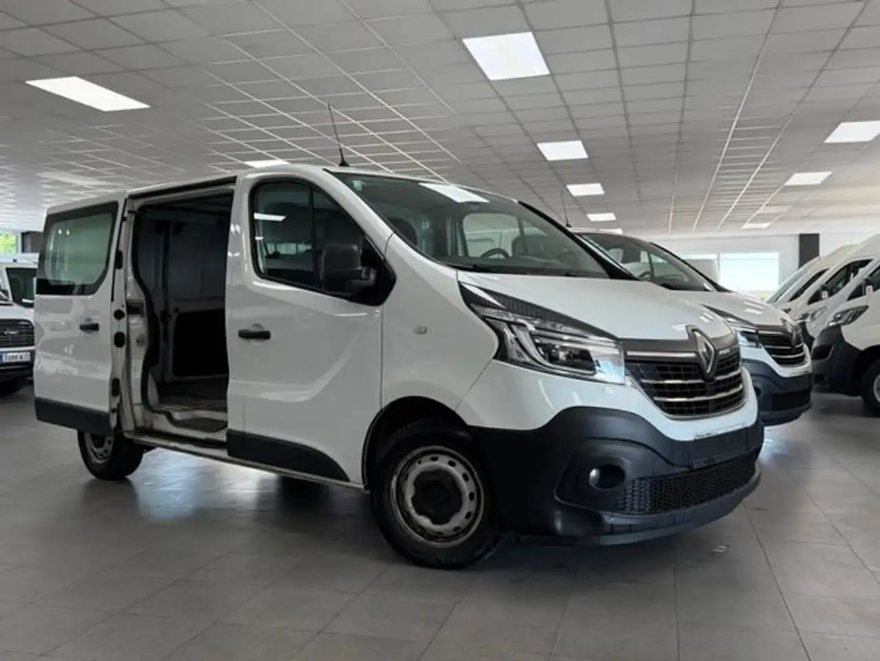 2021 Renault Trafic Furgón 27 L1H1 Energy BluedCi 88kW, photograph 3