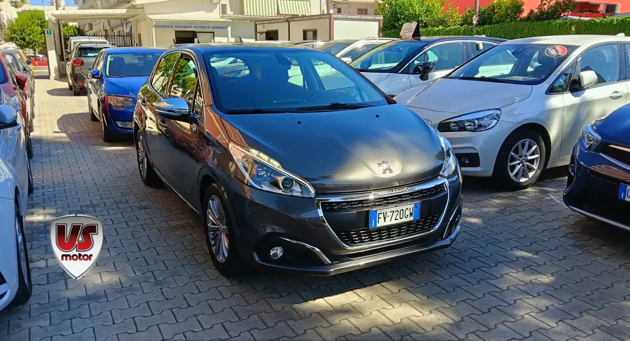 Peugeot 208 PureTech 82 5 porte Allure — photo 1 of 15
