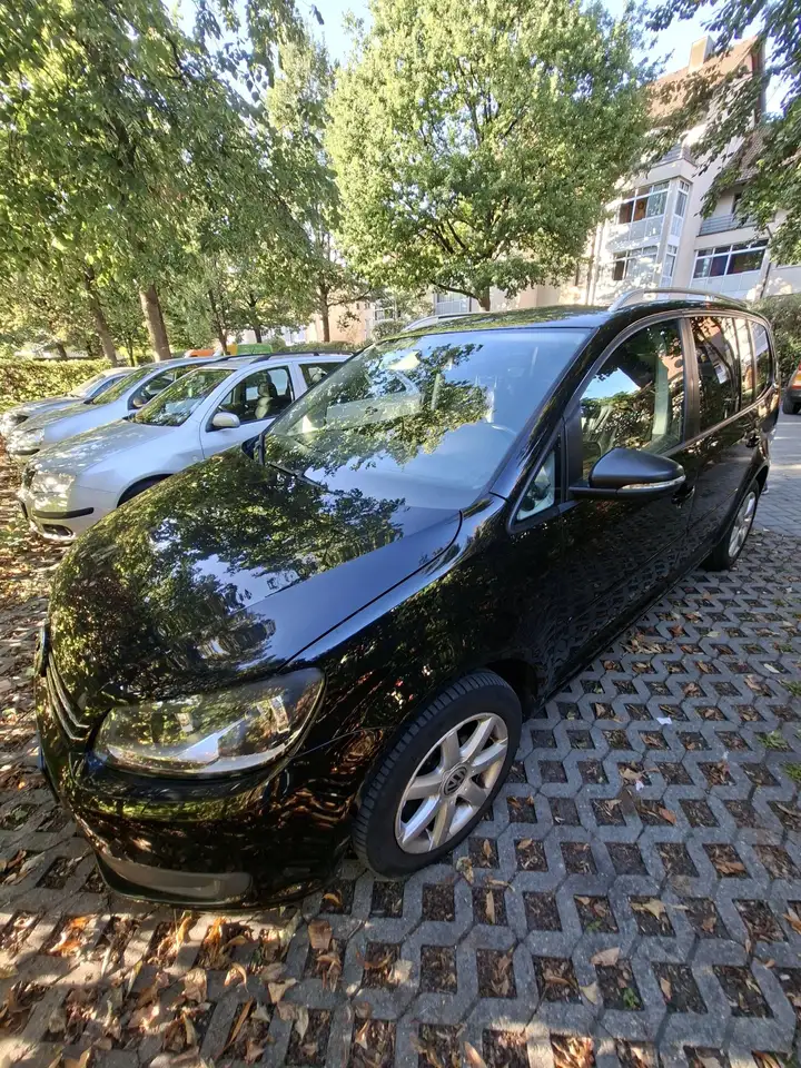 Volkswagen Touran Highline 2,0 BMT TDI DPF — photo 1 of 11