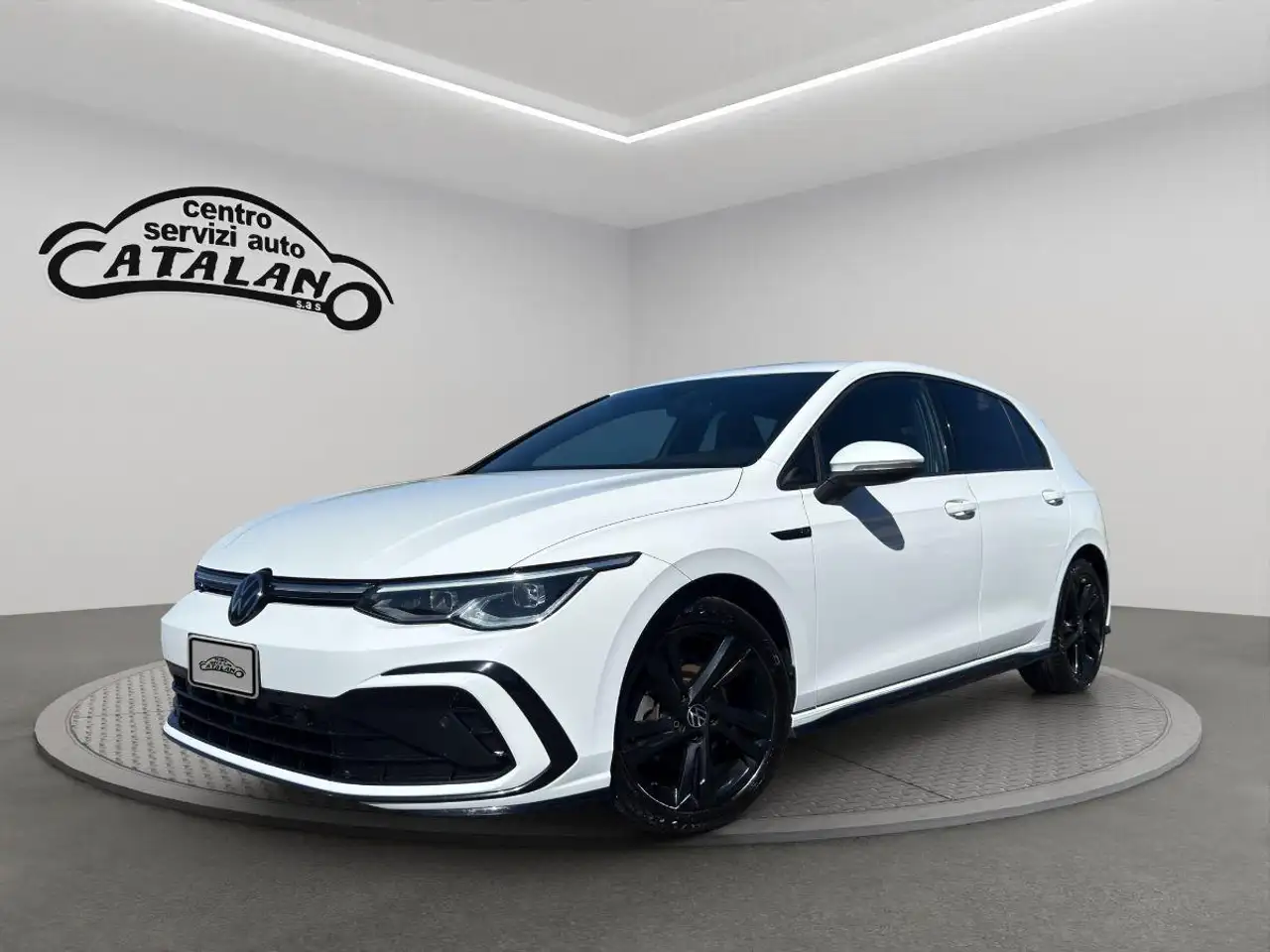 Volkswagen Golf 2.0 TDI 150 CV DSG SCR R-Line — photo 1 of 30