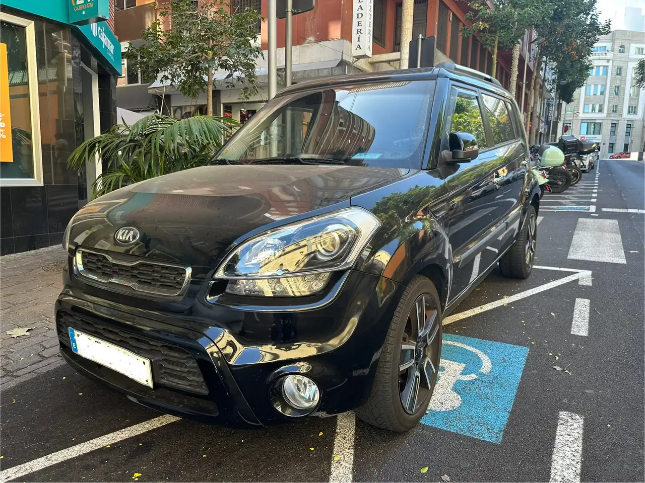 Kia Soul 1.6 CRDi diésel automático, 128 CV — photo 1 of 11
