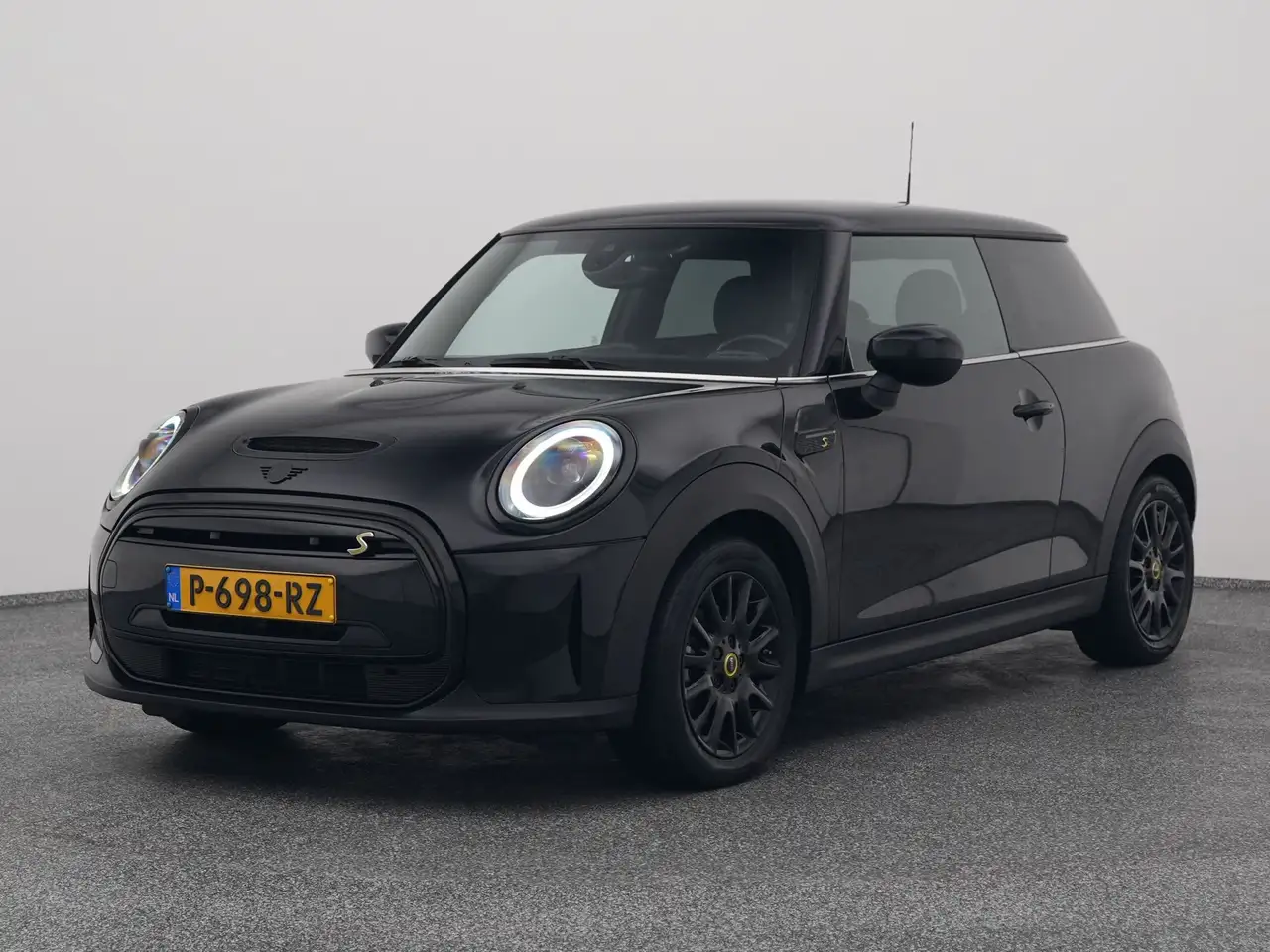 MINI Andra Electric Yours 33 kWh | CAMERA | KEYLESS — photo 1 of 40