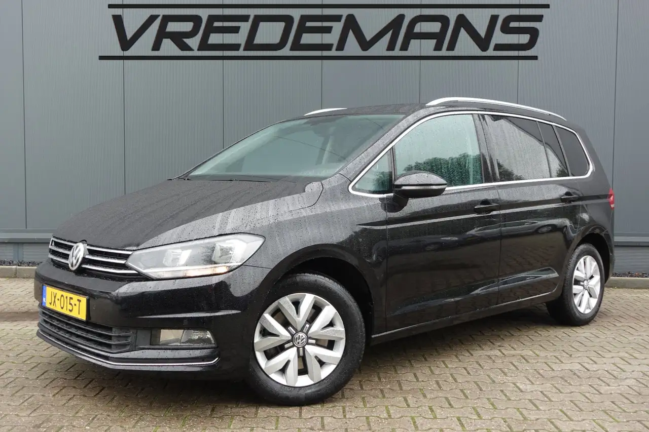 Volkswagen Touran 1.6 TDI SCR Highline — photo 1 of 24