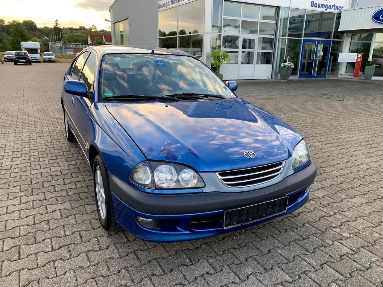 Toyota Avensis Avensis 1.8 linea sol — photo 1 of 15