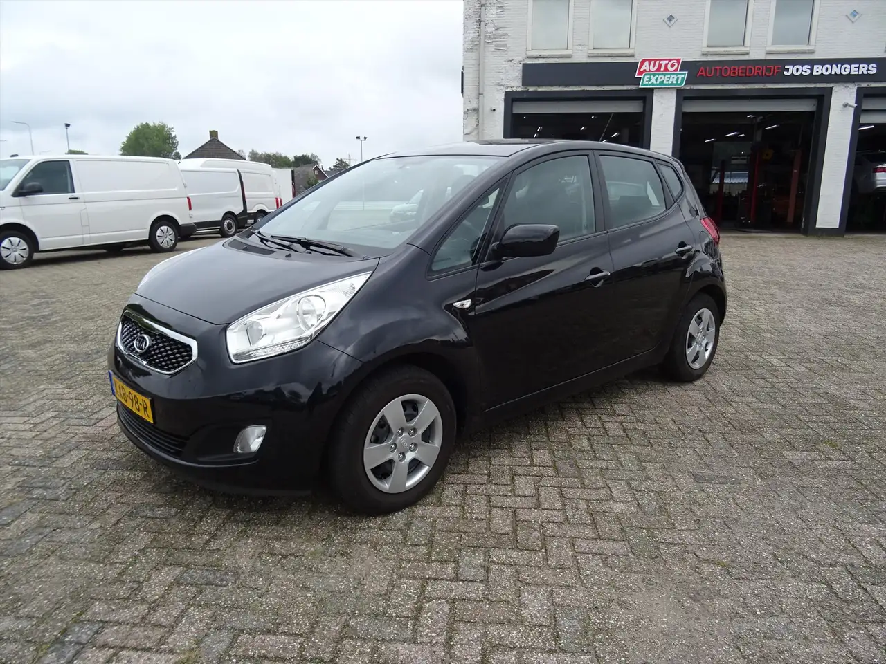 Kia Venga 1.4 CVVT — photo 1 of 16
