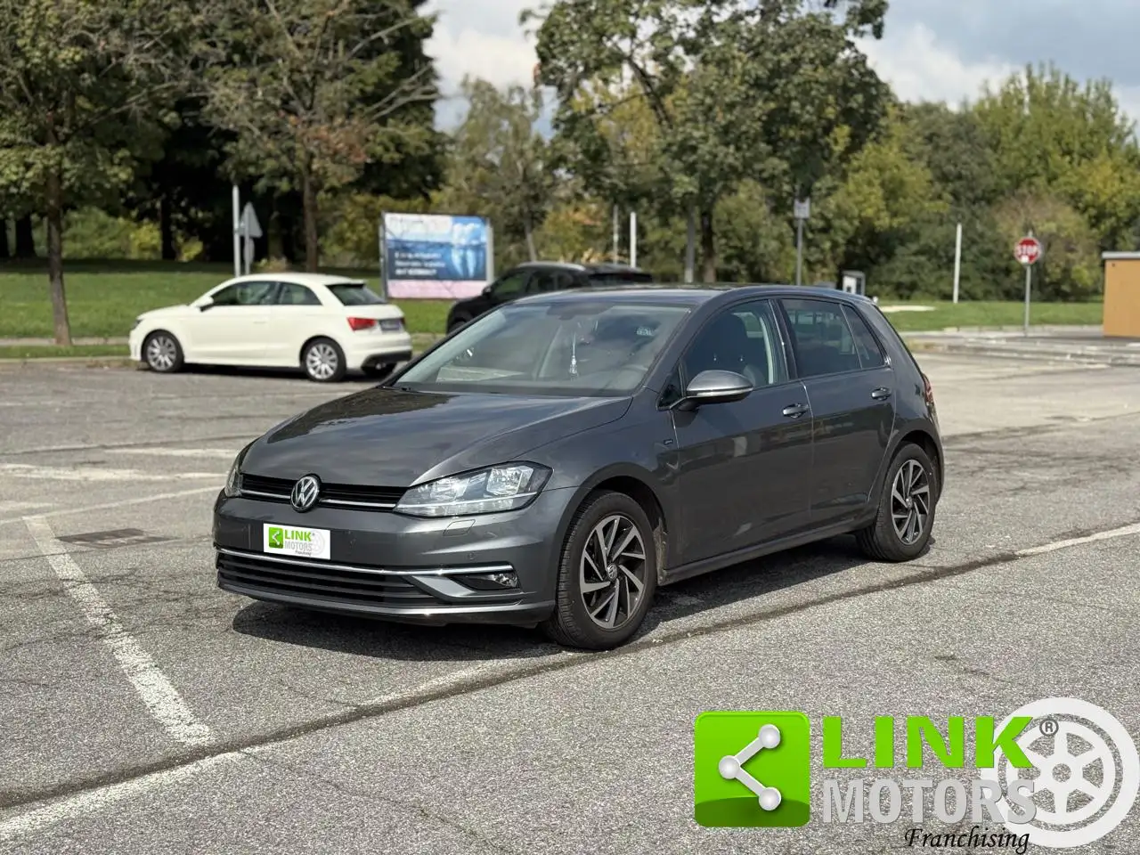 Volkswagen Golf 7 — photo 1 of 15