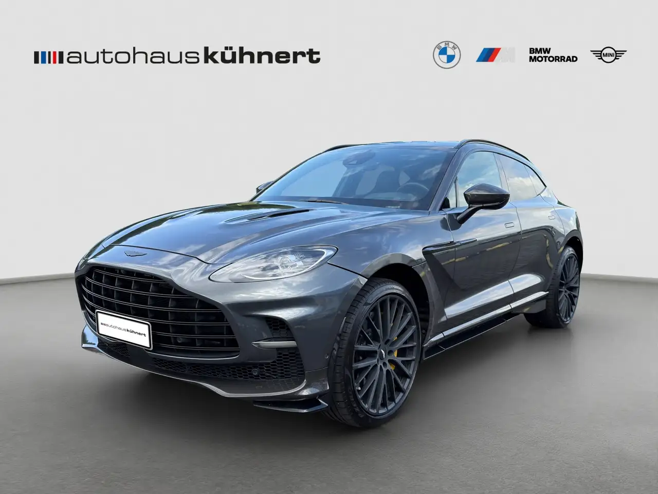 Aston Martin DBX 707 Carbon Sitzbelüftung 360° — photo 1 of 20