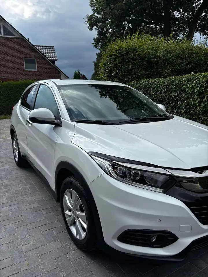 Honda HR-V HR-V 1.5 i-VTEC CVTExecutive — photo 1 of 18