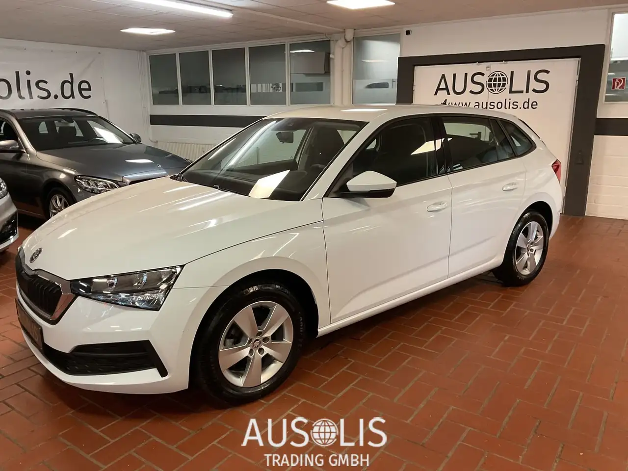 Skoda Scala TSI Active DSG LED,Sitzheizung,Navi — photo 1 of 34
