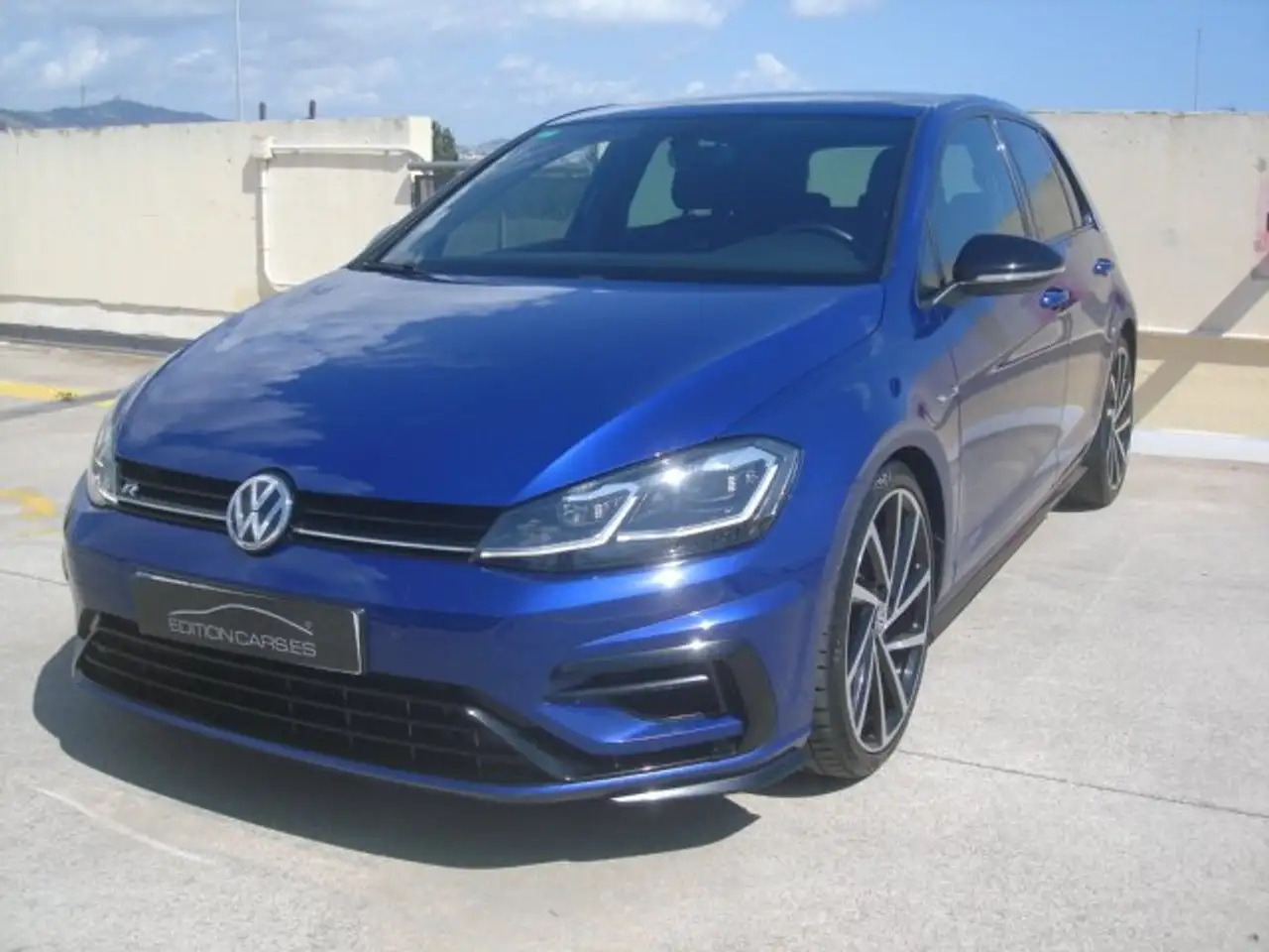 Volkswagen Golf 2.0 TSI R DSG7 228kW — photo 1 of 39