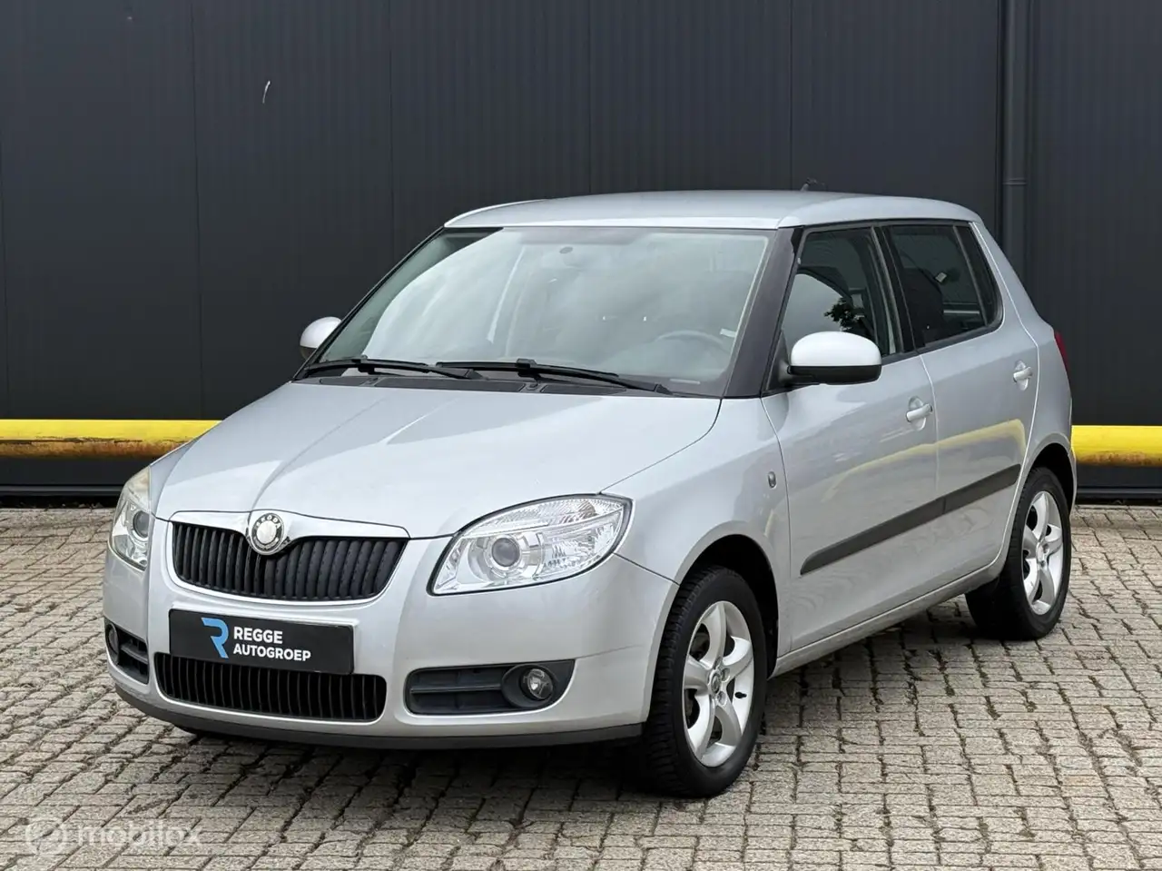 Skoda Fabia 1.4-16V Ambiente AIRCO — photo 1 of 19
