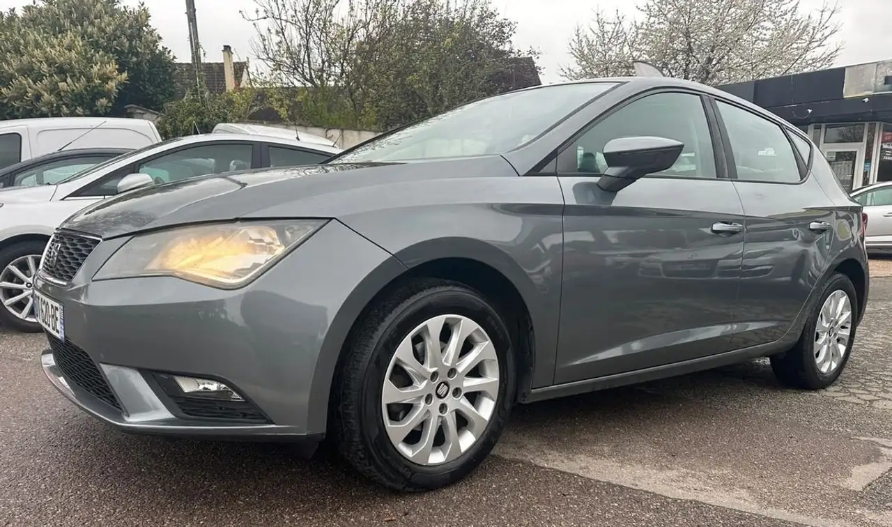 SEAT Leon 1.2 TSI S&S 105 cv Ethanol — photo 1 of 5