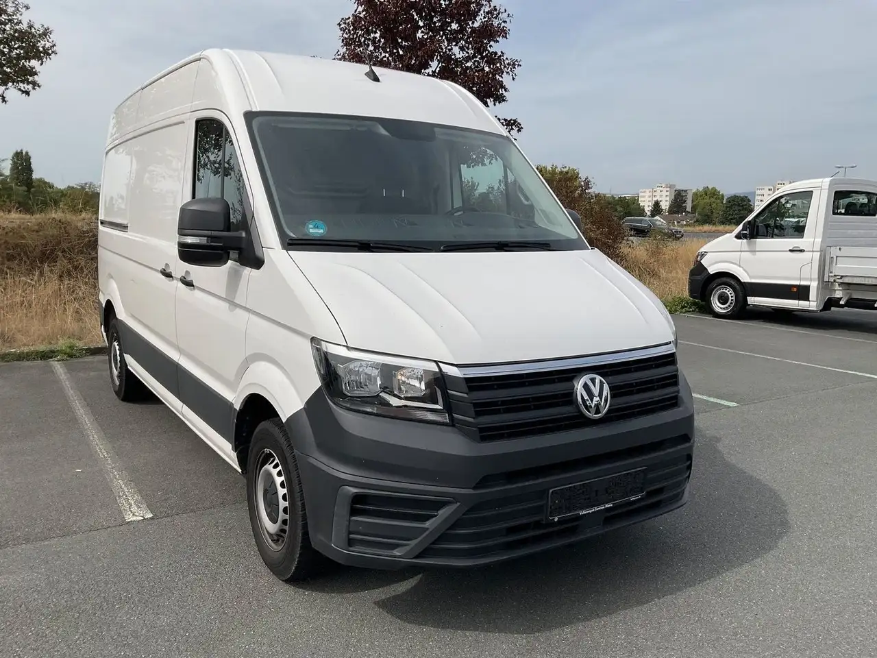Volkswagen Crafter Kasten 35 mittellang Hochdach FWD — photo 1 of 10