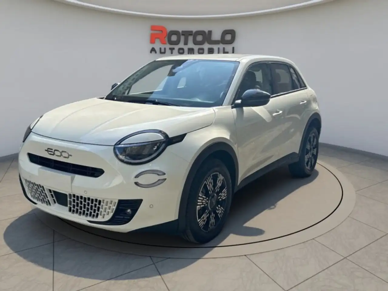 Fiat 600 600 Hybrid 110 CV DCT MHEV Serie Speciale Icon — photo 1 of 23