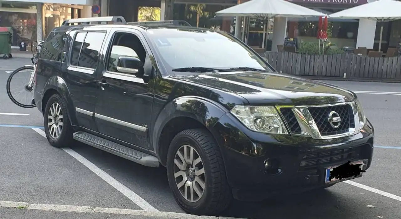 Nissan Pathfinder Pathfinder 3,0 dCi LE DPF Aut. LE — photo 1 of 1