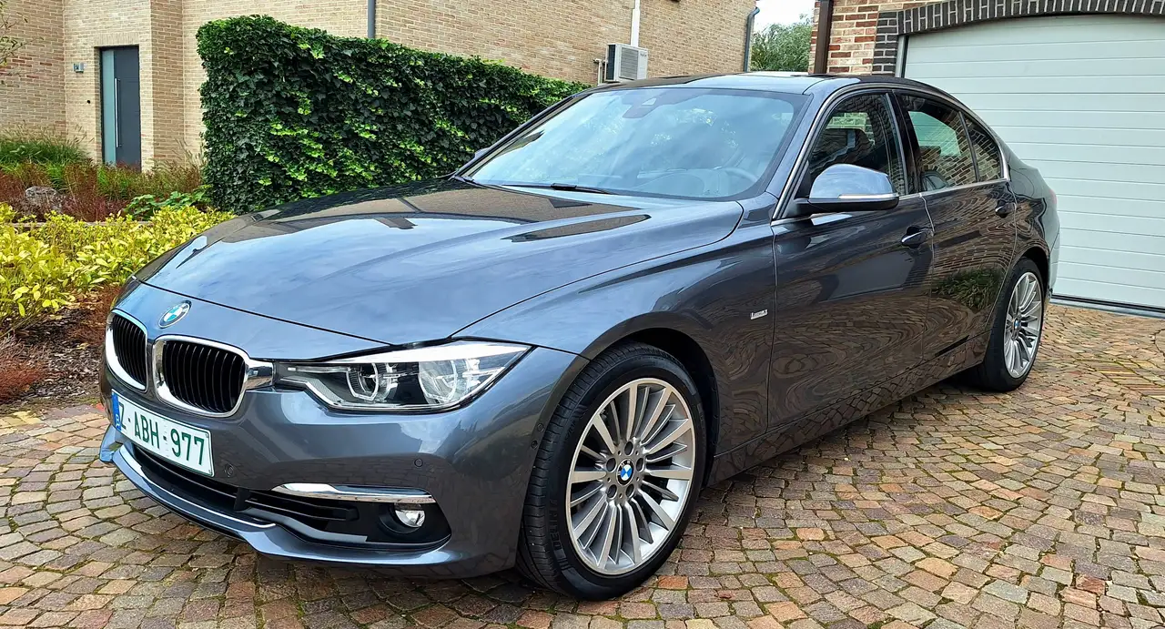 BMW 318 318iA Luxury Line | Adaptive Led | Leder | Trekhaak | 360 Camera — photo 1 of 14