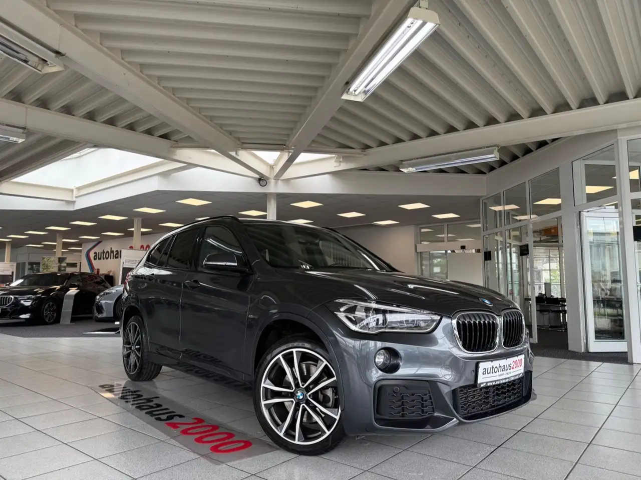 BMW X1 sDrive 20i M Sportpaket LED/CAM/HUD/AHK — photo 1 of 11