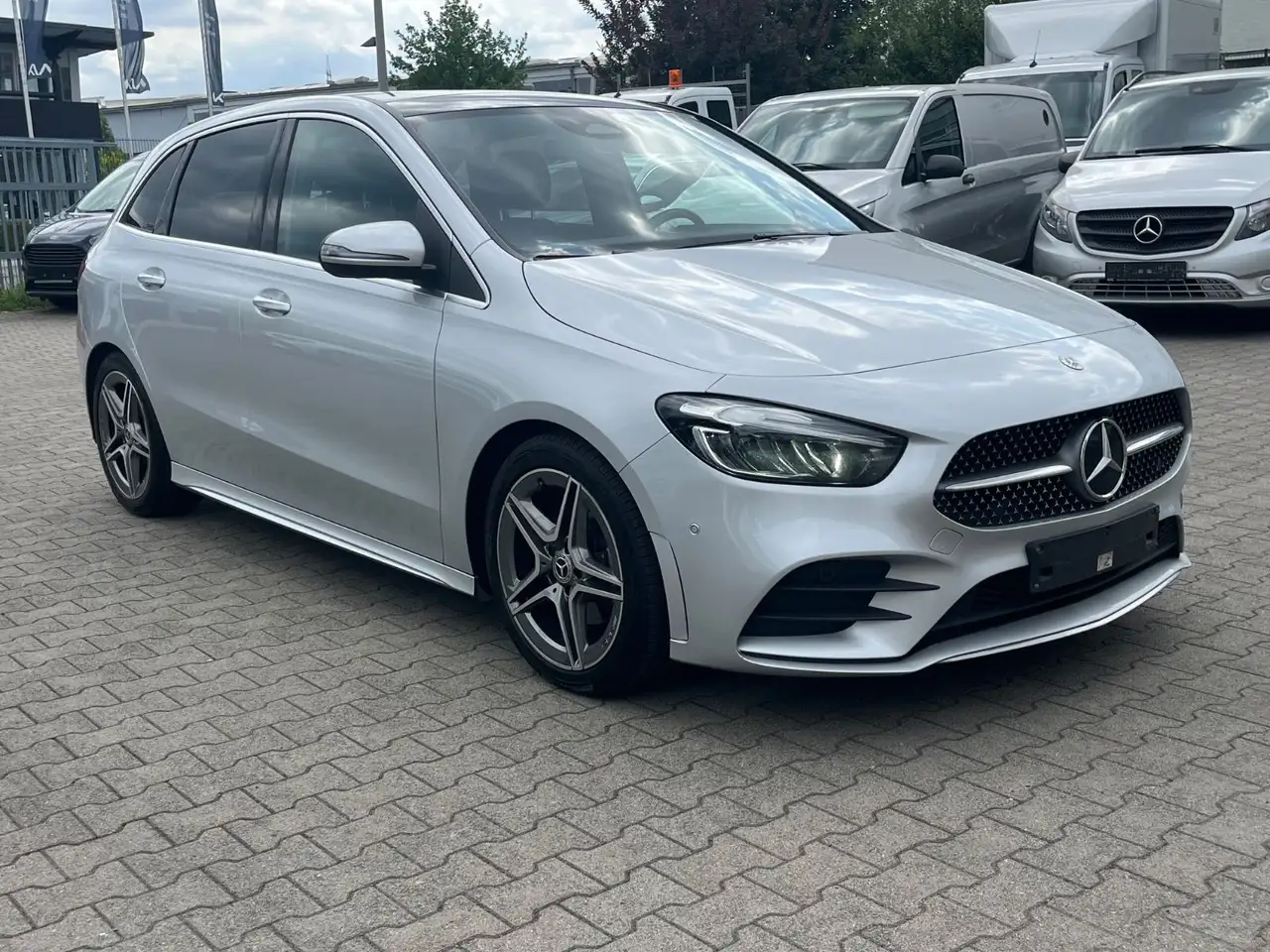 2023 Mercedes-Benz B 200 AMG *Pano *AHK *LED, photograph 2