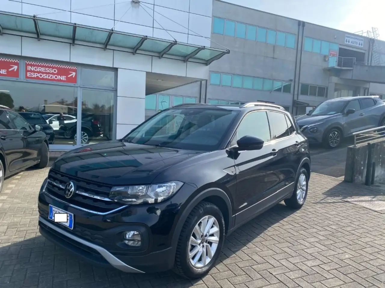 Volkswagen T-Cross 1.0 TSI life BMT — photo 1 of 9