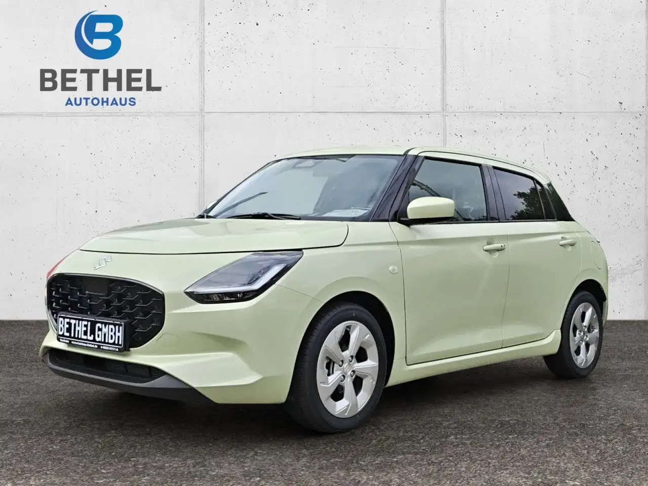 Suzuki Swift 1.2 Dualjet Hybrid CVT Comfort Navi LED — photo 1 of 15