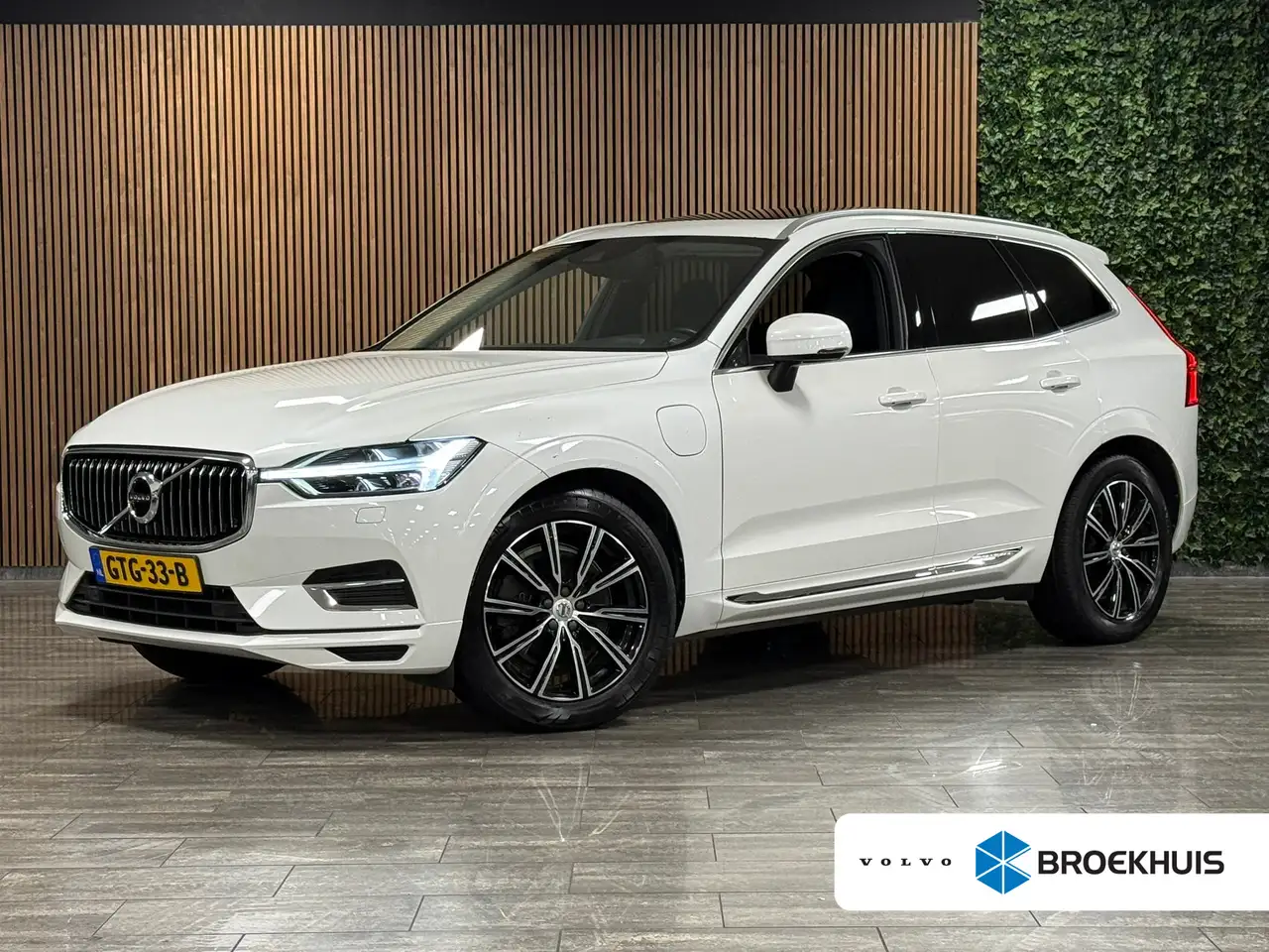 Volvo XC60 T8 AWD Recharge Inscription | Luchtvering | Trekha — photo 1 of 39