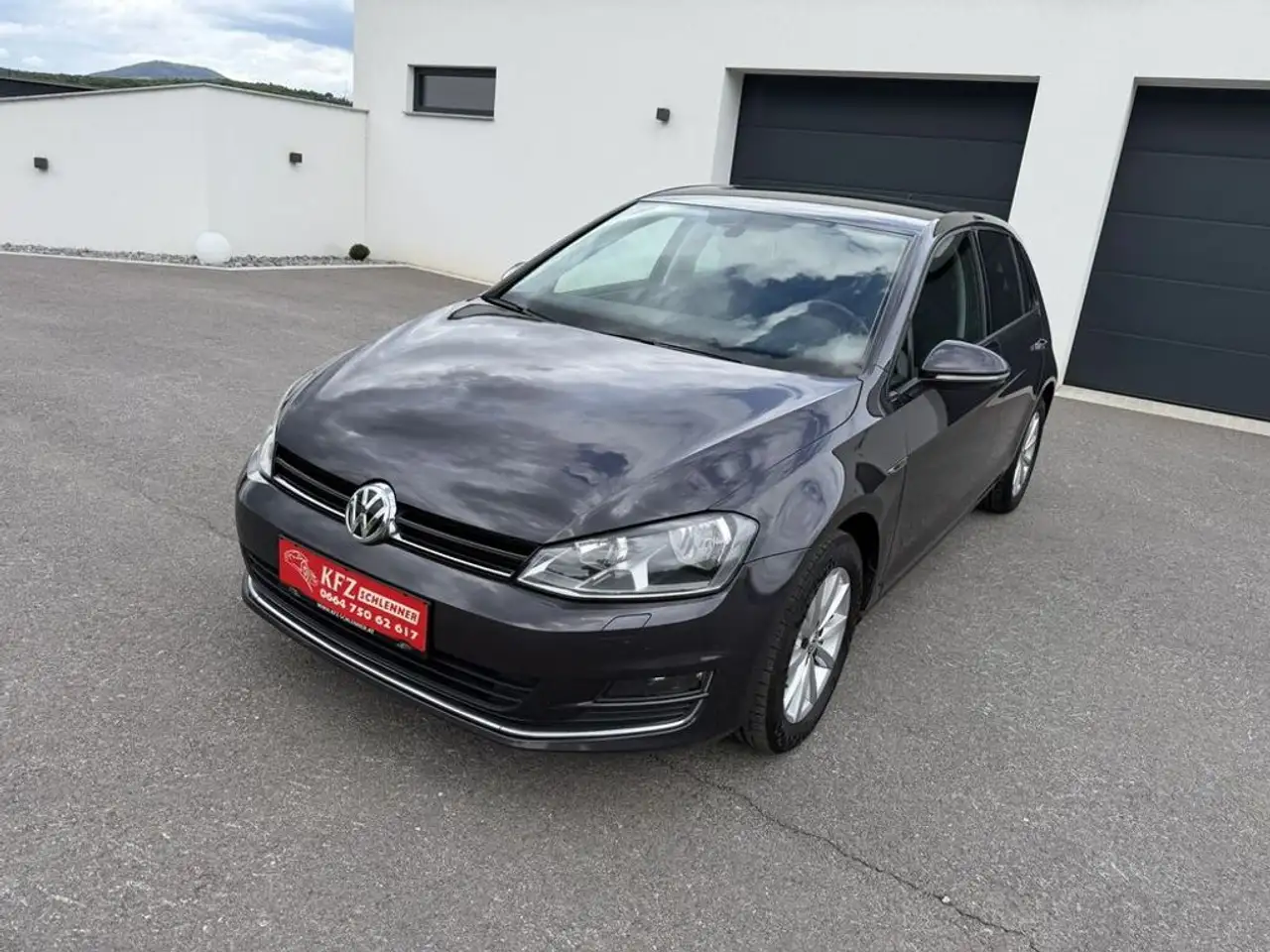 Volkswagen Golf Lounge BMT/Navi/ZR neu — photo 1 of 17