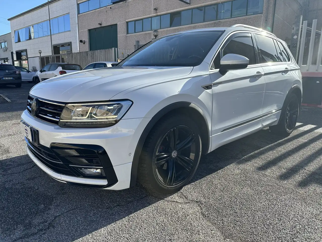 Volkswagen Tiguan 2.0 TDI SCR 110KW Advanced BMT DSG — photo 1 of 15
