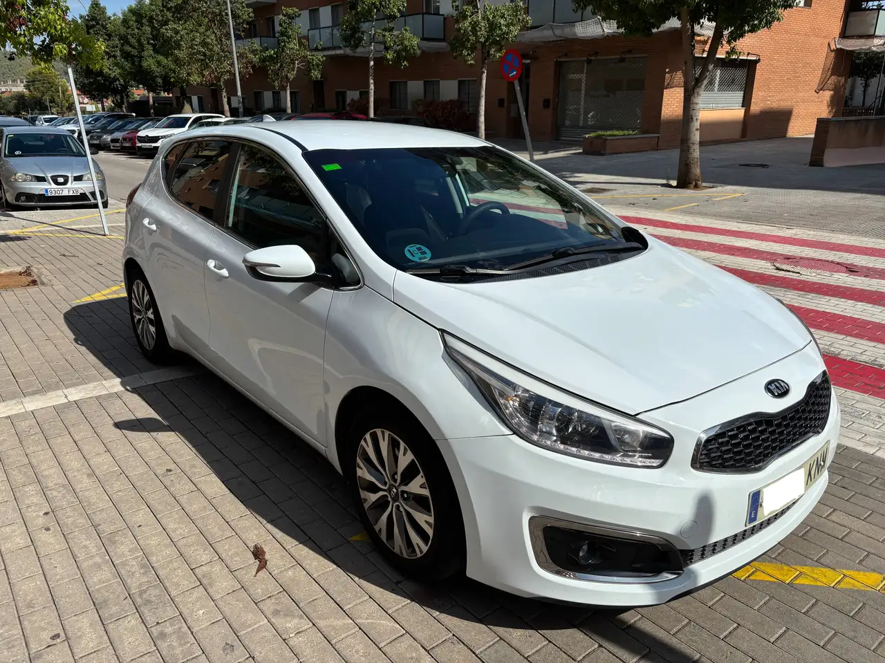 Kia Ceed / cee'd Cee´d 1.4CRDI WGT x-Tech17 90 x-Tech17 — photo 1 of 17