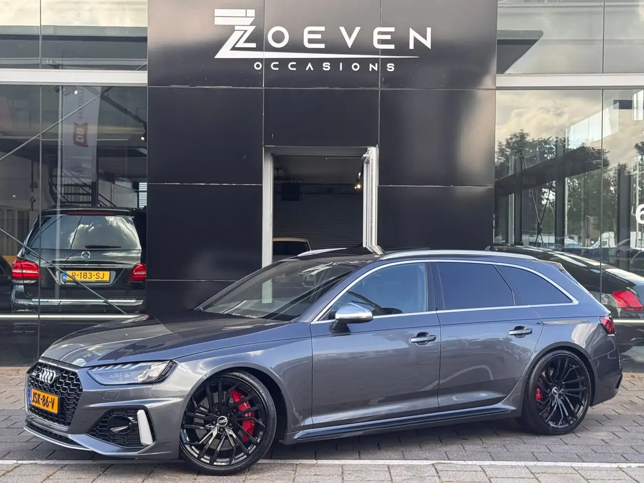 Audi RS4 A4 Avant 2.9 TFSI quattro — photo 1 of 32