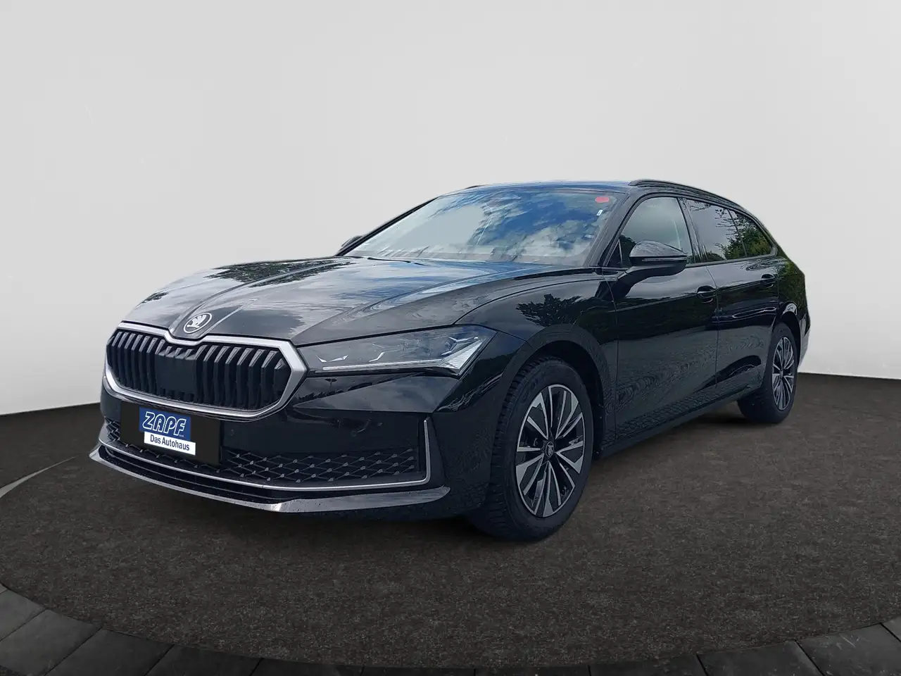 Skoda Superb Combi 2,0 TDI DSG Selection 150PS MATRIX AHK schwe — photo 1 of 15