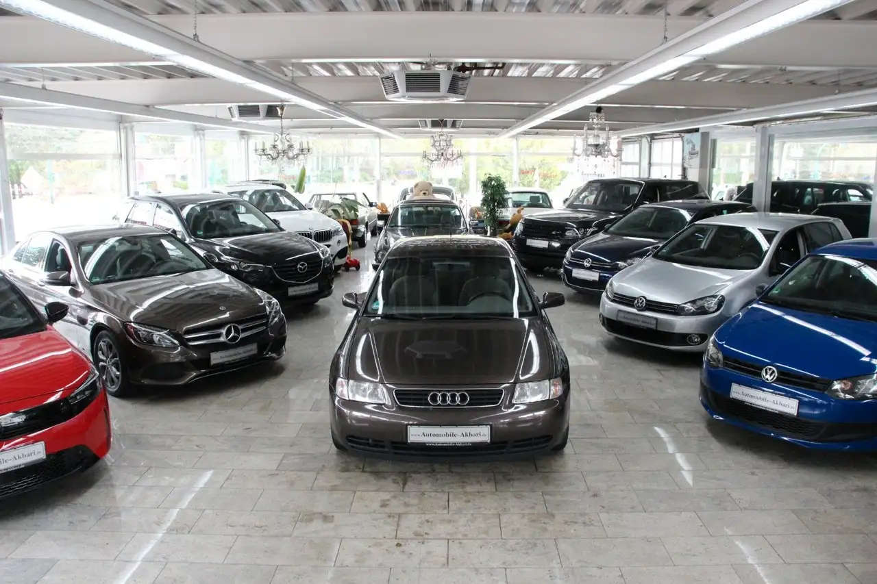 Audi A3 1.6 Benzin *Klimaautomatik* — photo 1 of 28