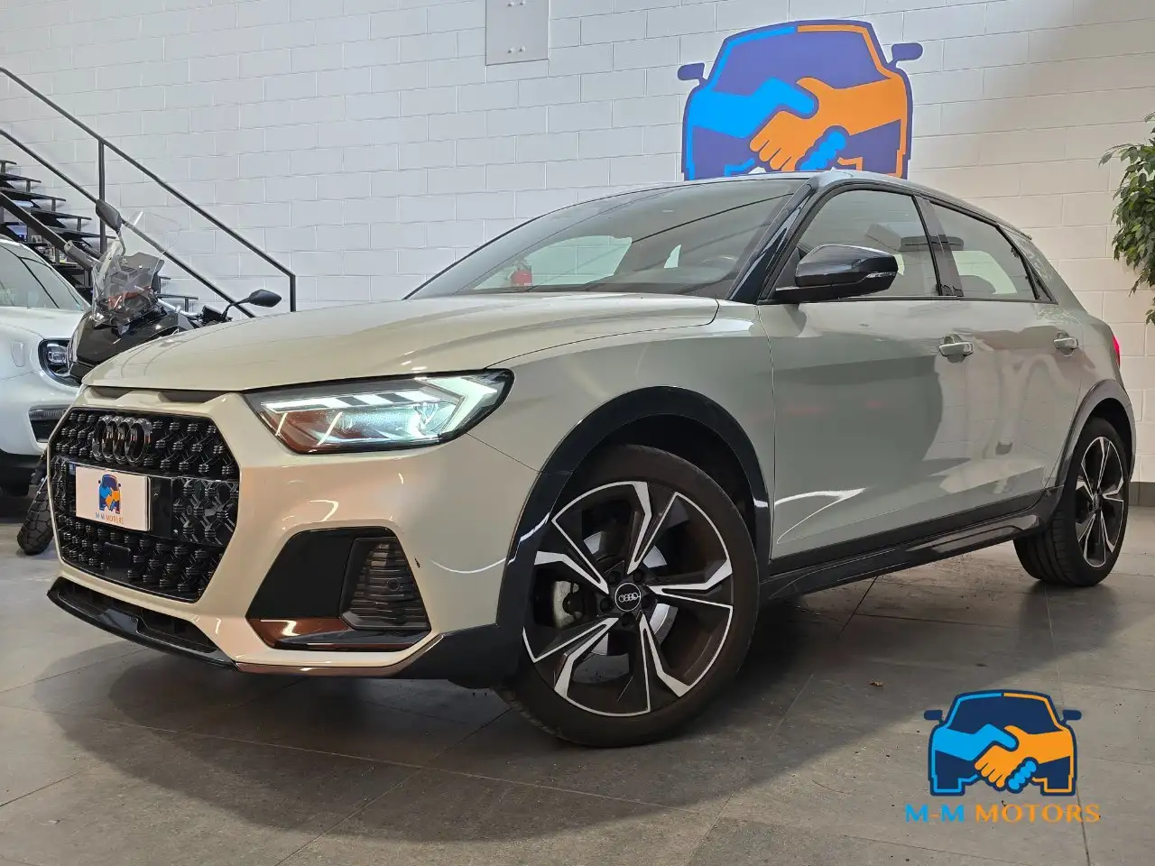 Audi A1 30 1.0 tfsi Identity Contrast 110cv s tronic — photo 1 of 15