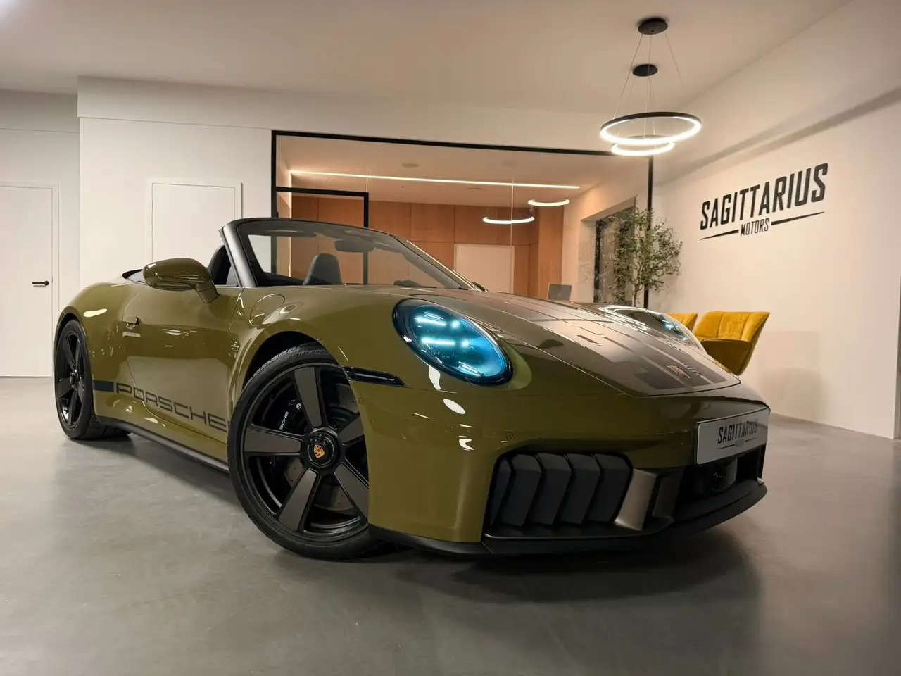 Porsche 992 911 Spirit 70/Lift/Burmester/Inno/Komfzug/360° — photo 1 of 25