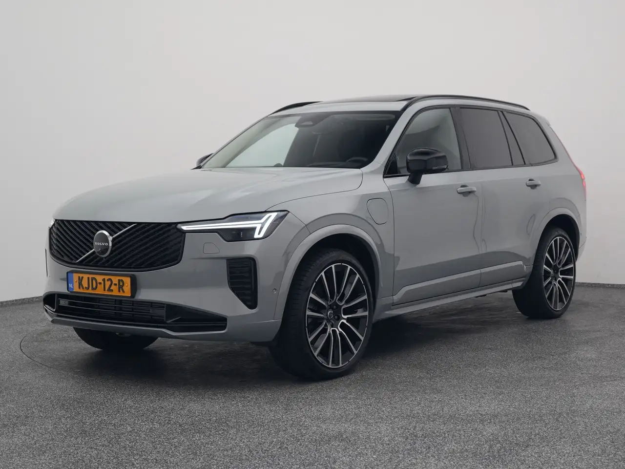 Volvo XC90 2.0 T8 Plug-in hybrid AWD Ultra Dark | PANO | 360° — photo 1 of 40
