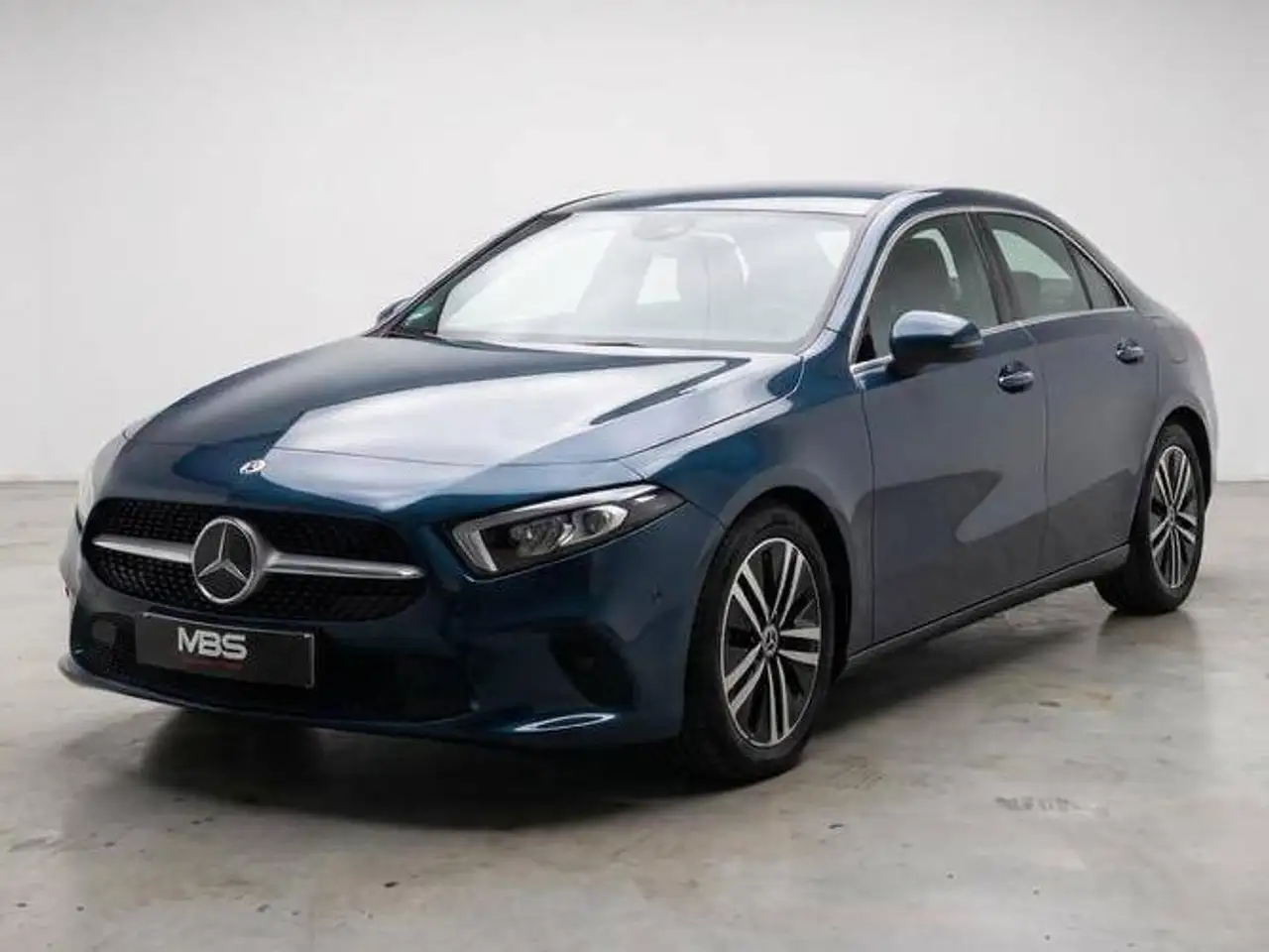 Mercedes-Benz A 200 *AUTO* LED INTERIEUR * VOLANT MULTI * SIEGE CHAUFFANT* CLIM — photo 1 of 15