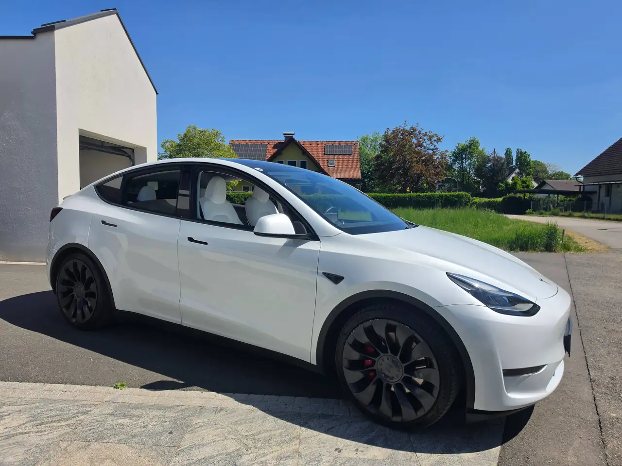 Tesla Model Y Model Y AWD 79kWh Performance Performance — photo 1 of 21