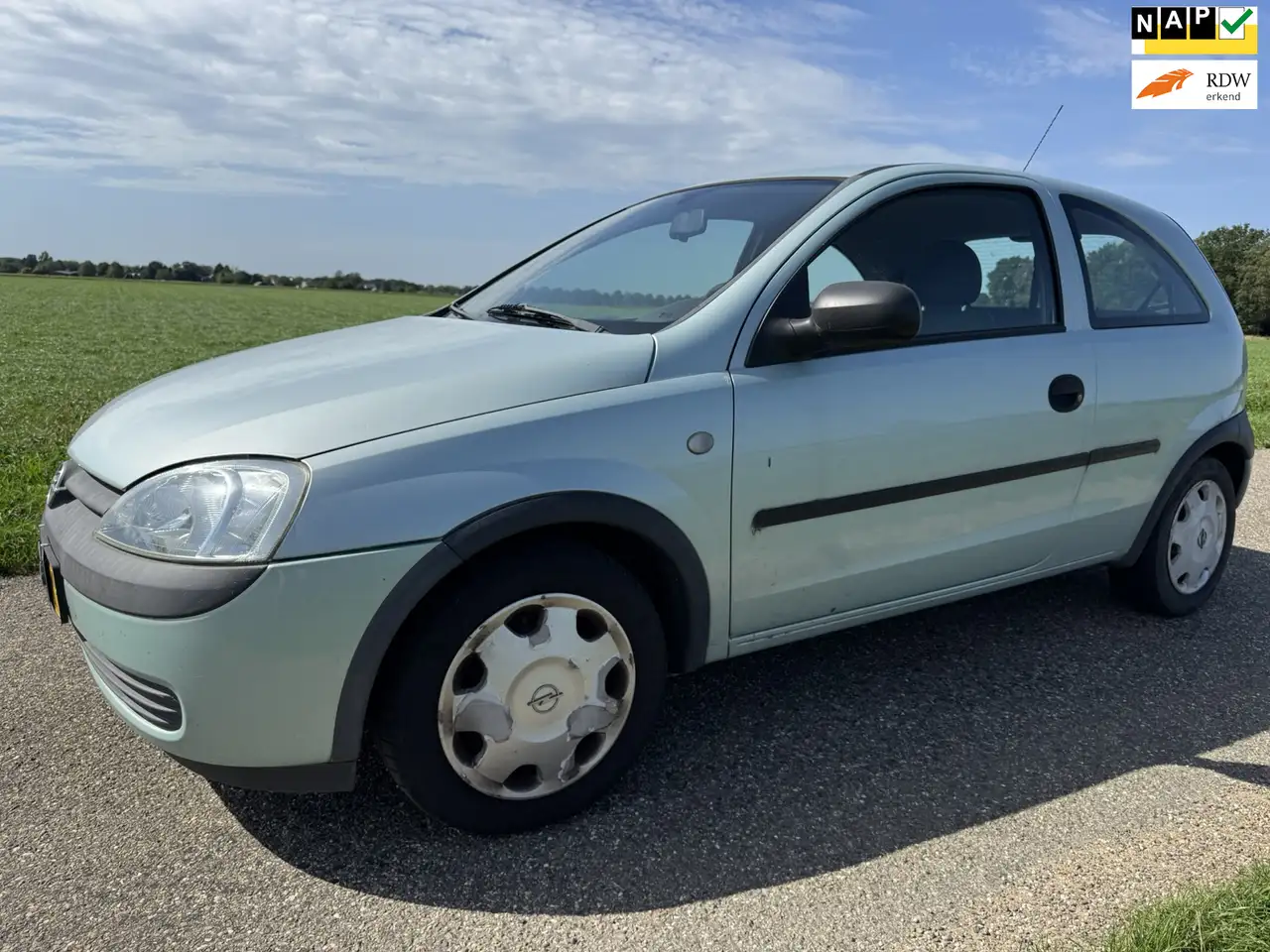Opel Corsa 1.2-16V — photo 1 of 11