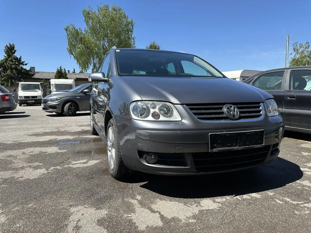 Volkswagen Touran 1.9 TDI Highline — photo 1 of 15
