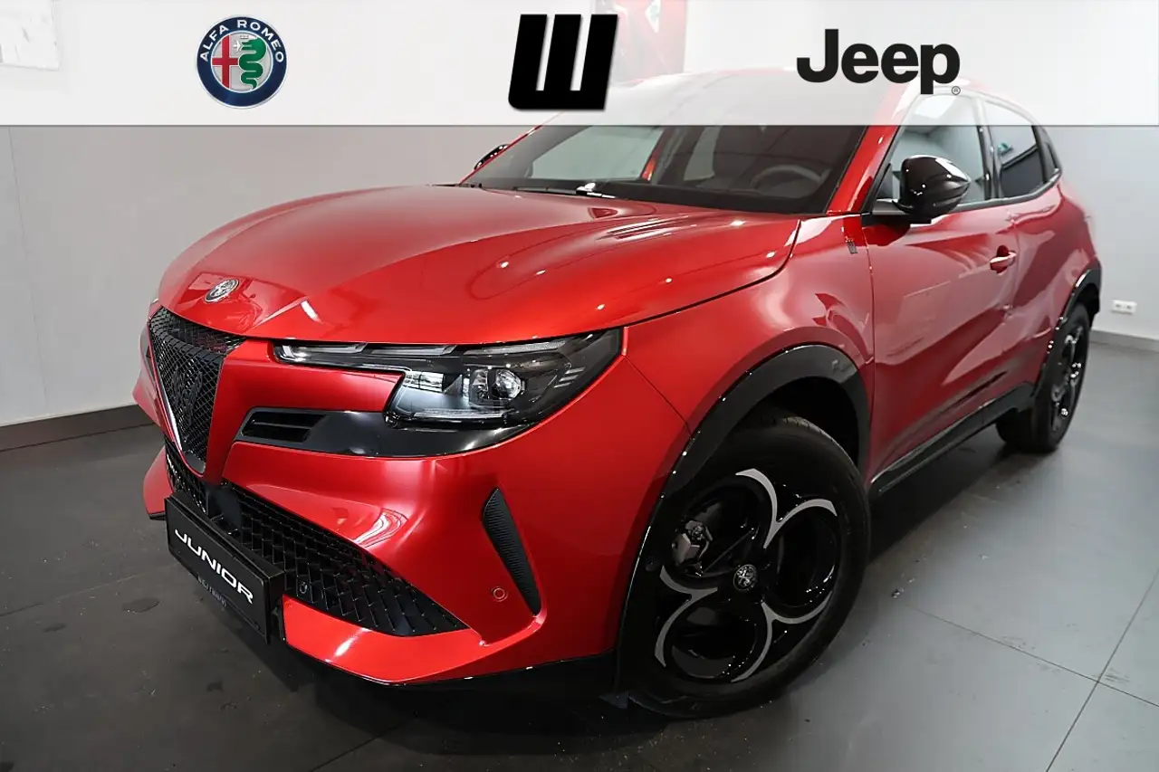 Alfa Romeo Junior Ibrida 1.2e-DCT6 Mild-Hybrid Ti — photo 1 of 29