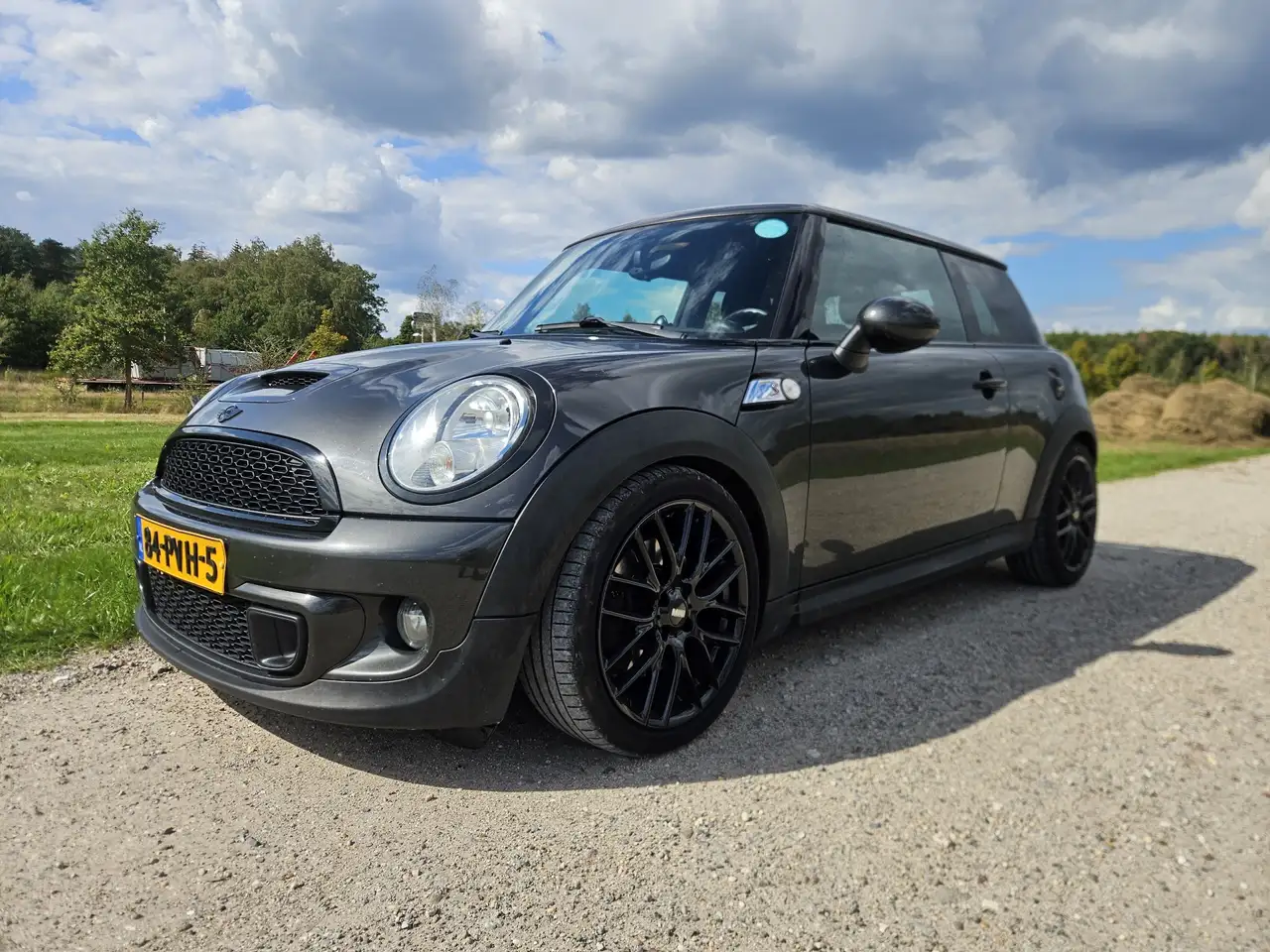 MINI Cooper S 1.6 — photo 1 of 14