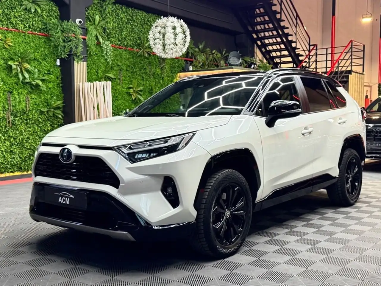 Toyota RAV 4 2.5l 220H Style — photo 1 of 36
