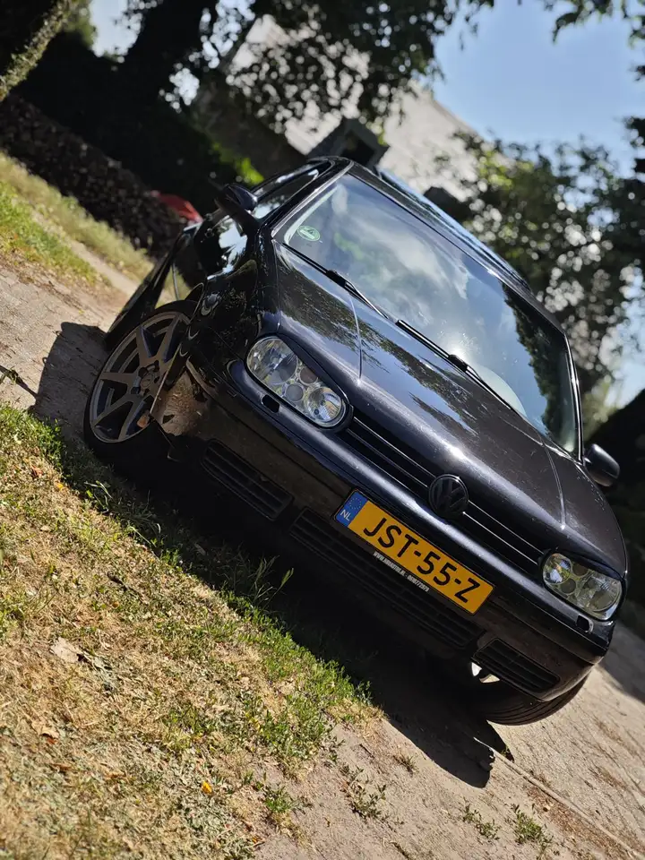 Volkswagen Golf 1.8 Turbo Highline — photo 1 of 10