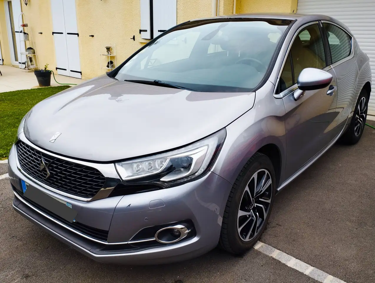 DS Automobiles DS 4 DS4 BlueHDi 120 S — photo 1 of 10