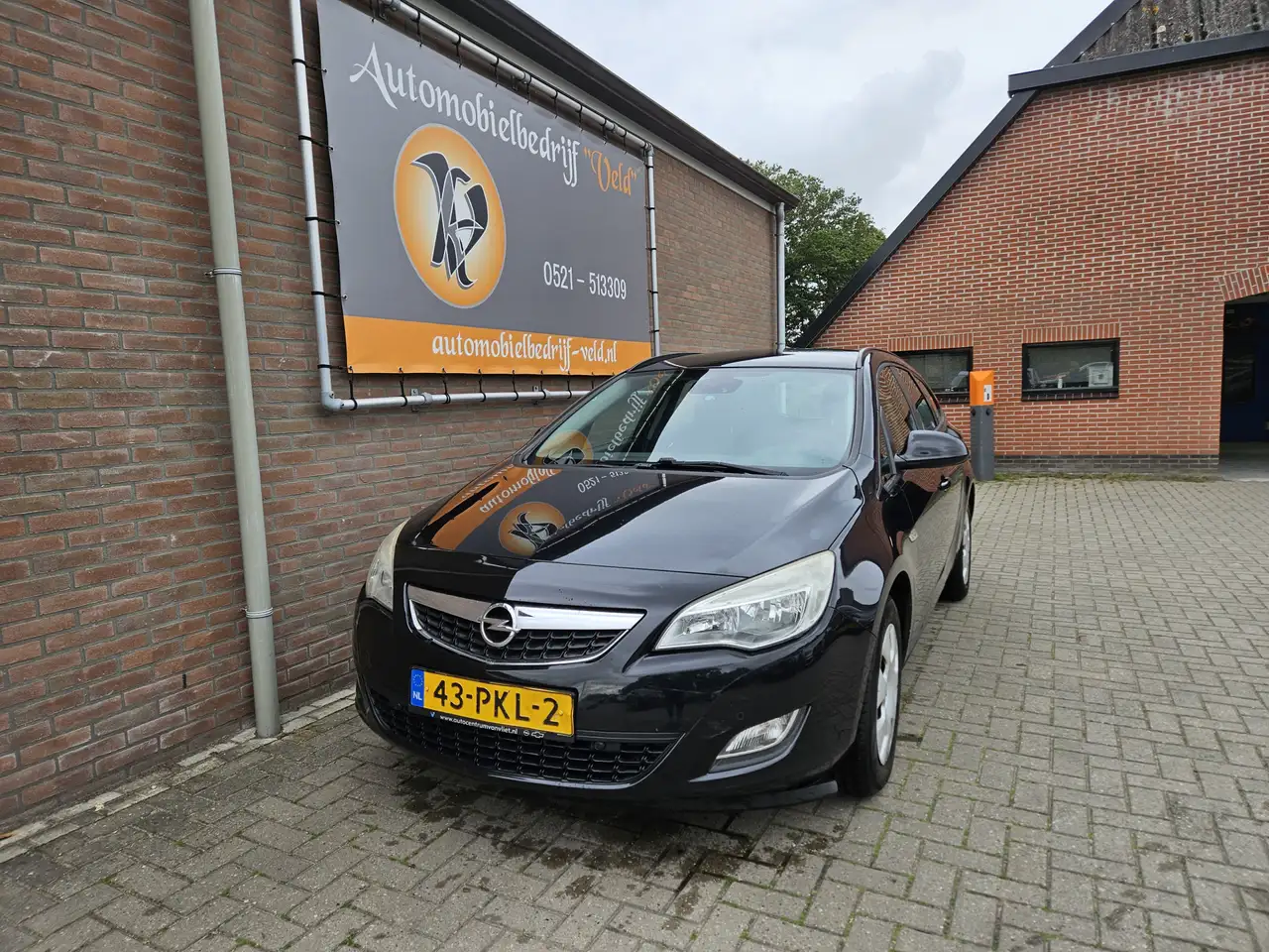 Opel Astra Sports Tourer 1.4 Edition — photo 1 of 33